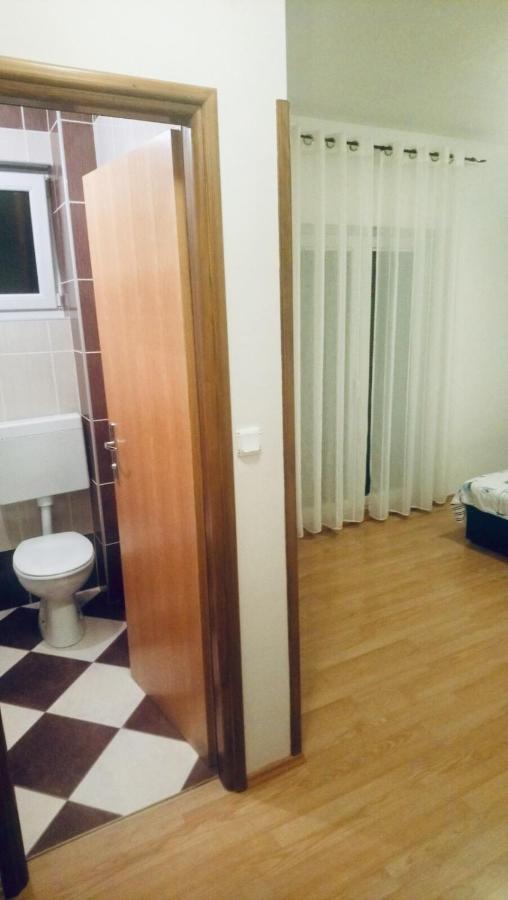 Apartmani Niko 1 Radovin Exteriör bild