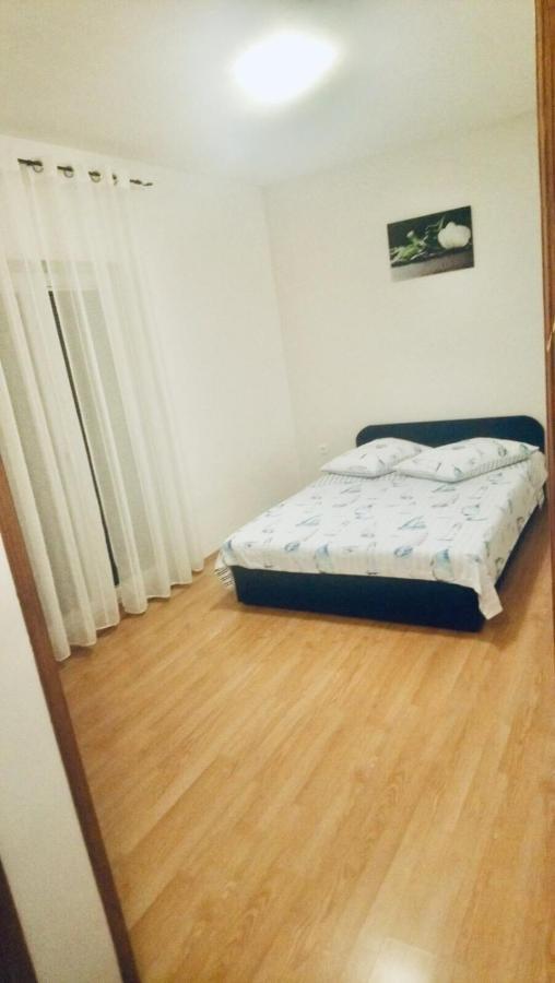 Apartmani Niko 1 Radovin Exteriör bild