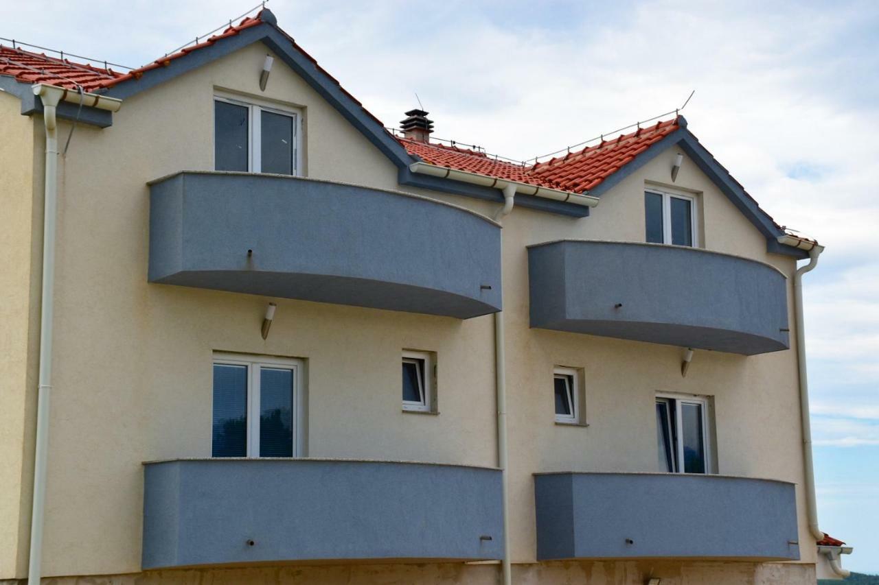 Apartmani Niko 1 Radovin Exteriör bild