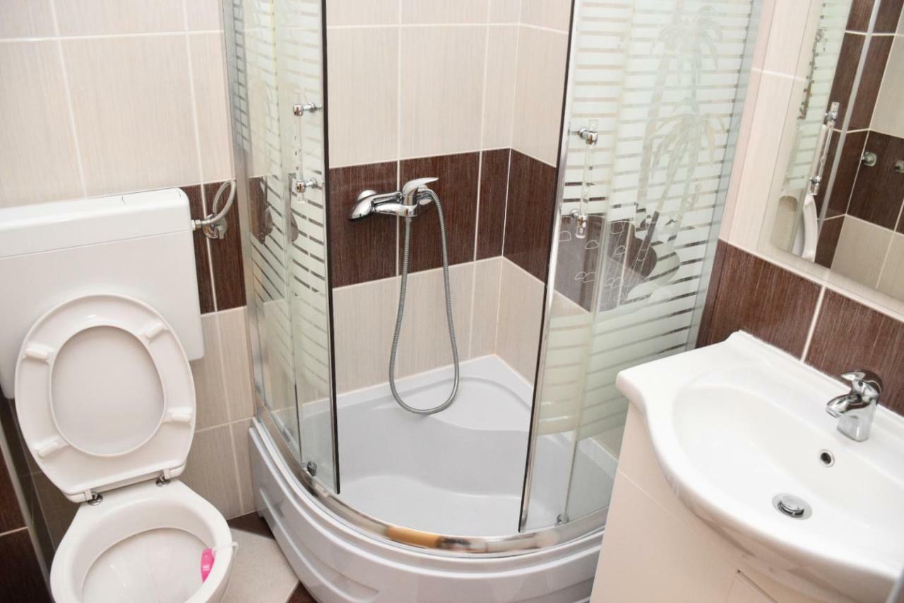 Apartmani Niko 1 Radovin Exteriör bild